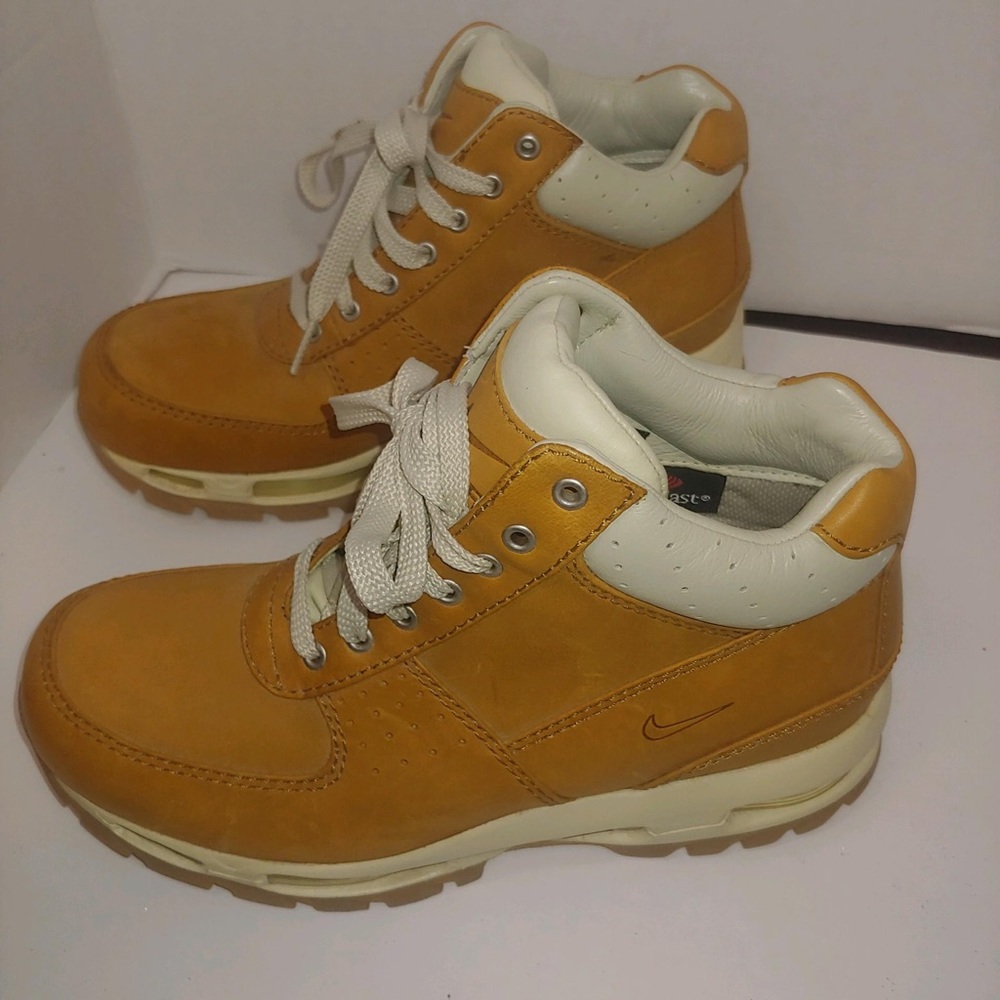 retro 2005 nike ACG airmax shoes. 7 women’s